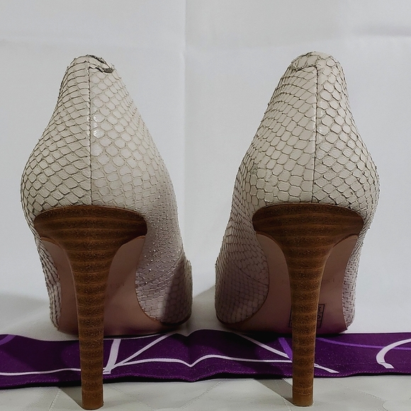 Nine West White/Cream Leather Snakeskin Closed Toe Heels - Size 6.5 M - Picture 11 of 16